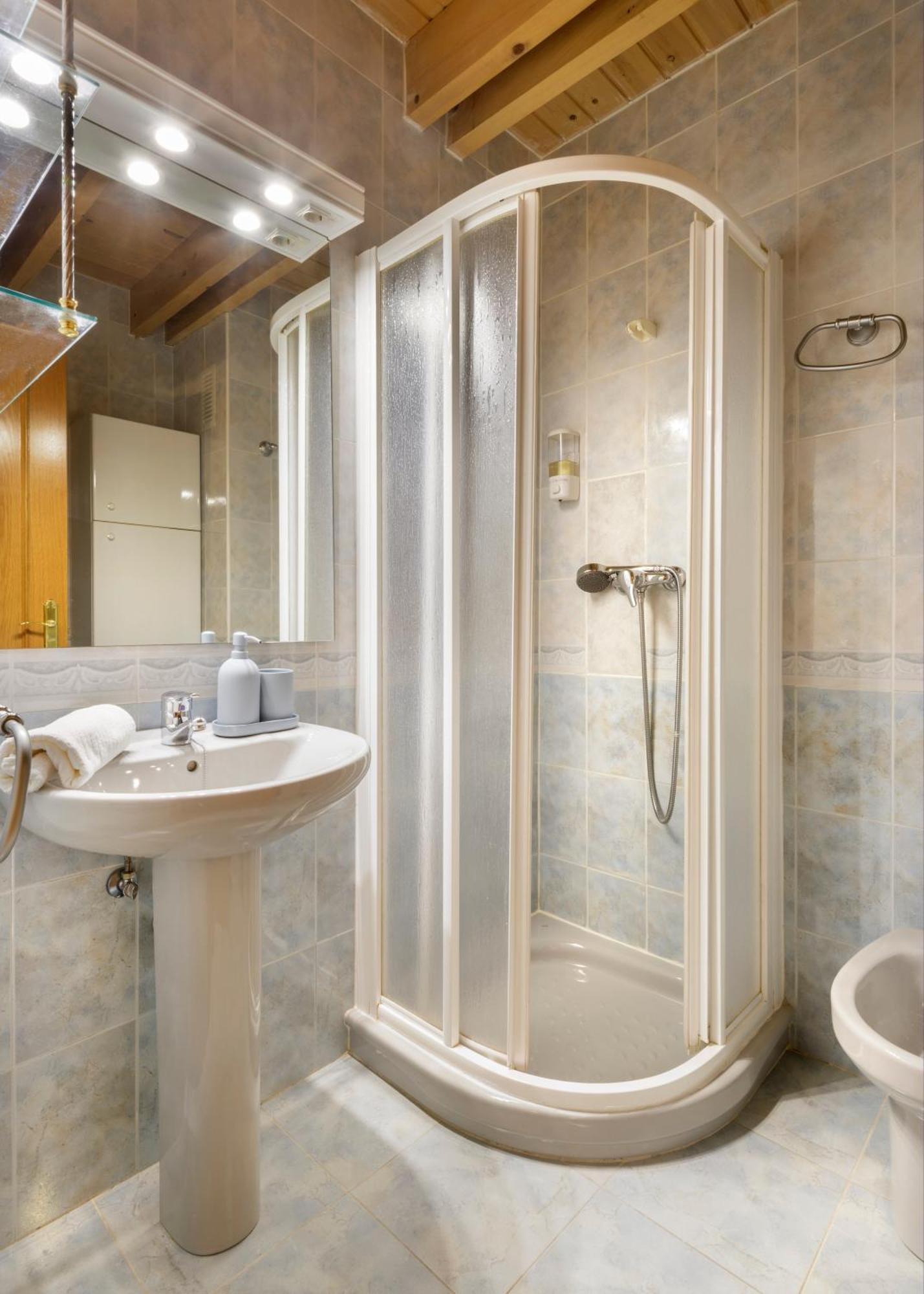 Atico Abuhardillado I Aire Acondicionado L Centrico L Garaje L Trastero I Wifi Apartment บีเอสกัส ภายนอก รูปภาพ